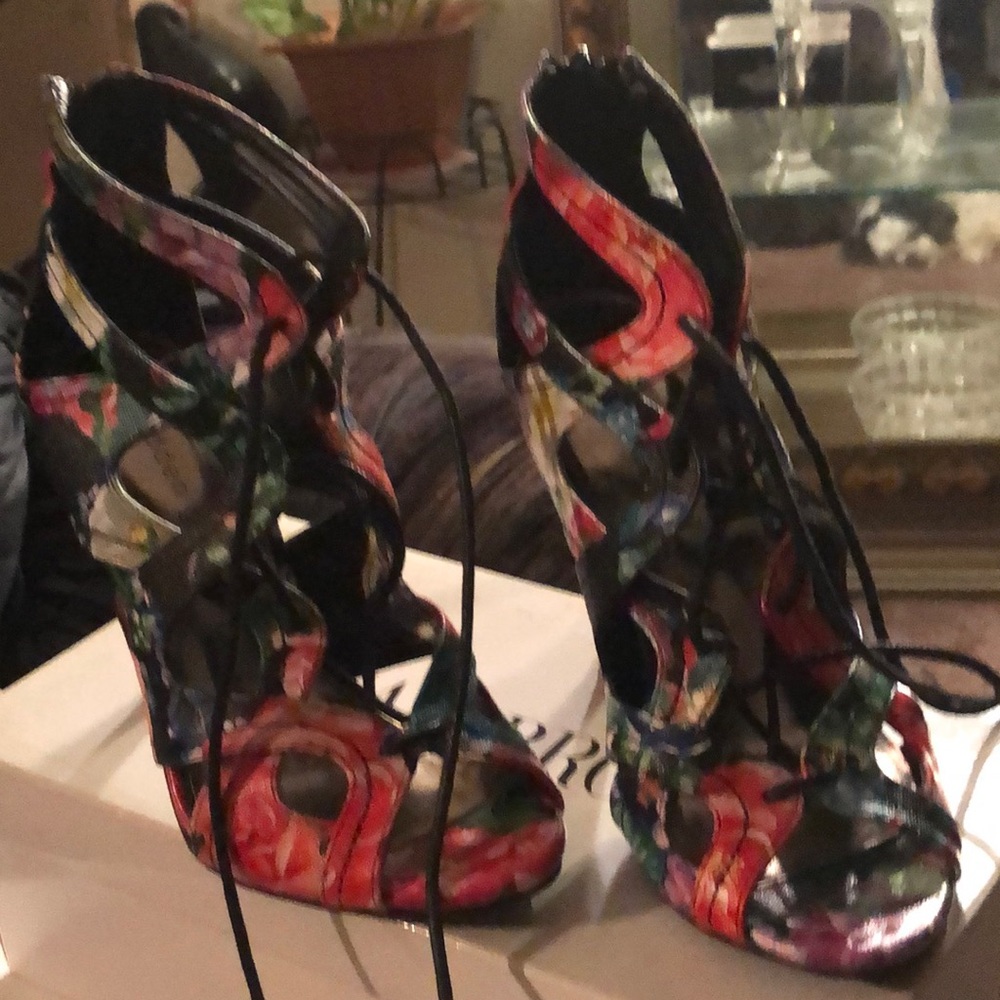 Shoe - Picture 2 of 3